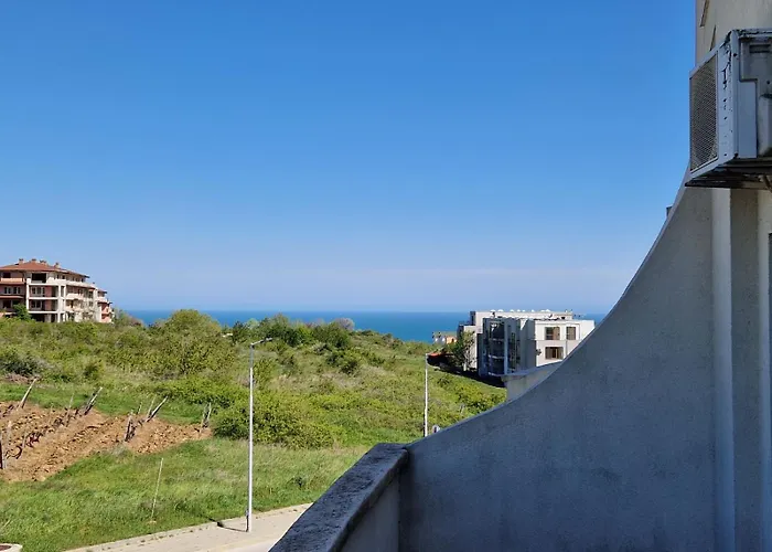 Sunbreeze Living 아파트